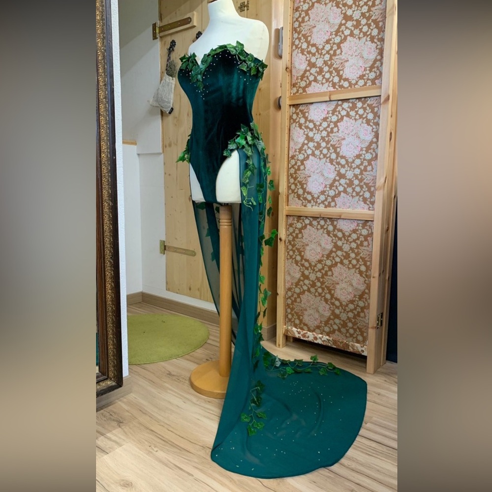 Poison Ivy Costume/Cosplay